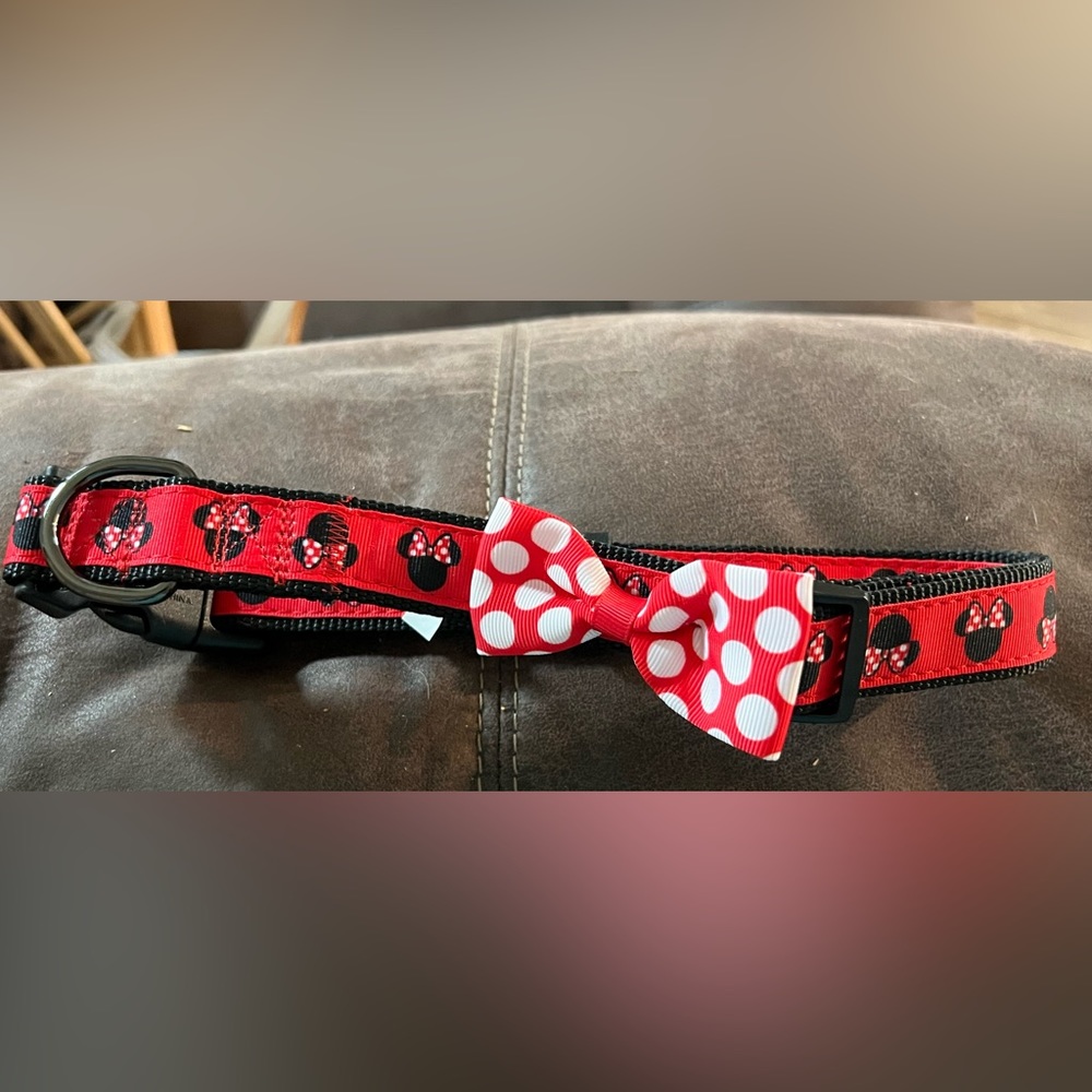 Disney Minnie dog collar